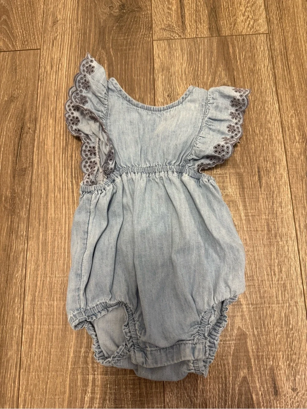 Baby Gap Chambray Romper 12-18 Months Blue Eyelet Flutter Sleeve Bubble Outfit